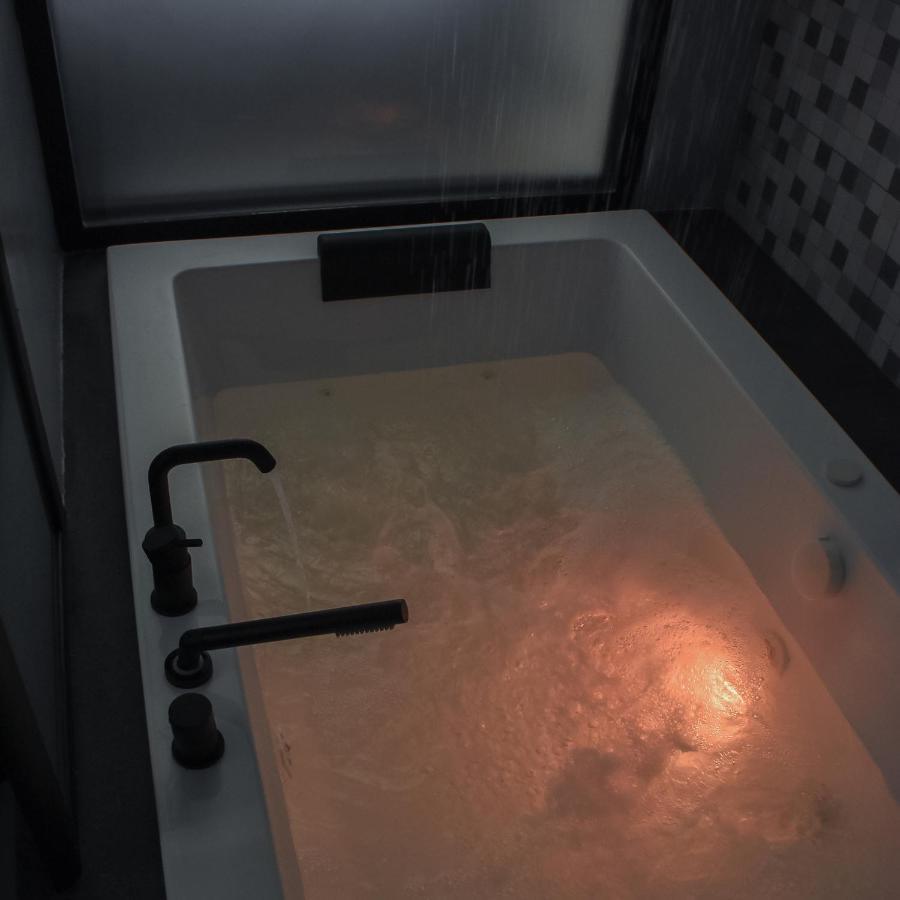 Dislocati Bnb - Jacuzzi Privata - Cucina - Tv60" - Minimal Luxury 马里利亚诺 外观 照片