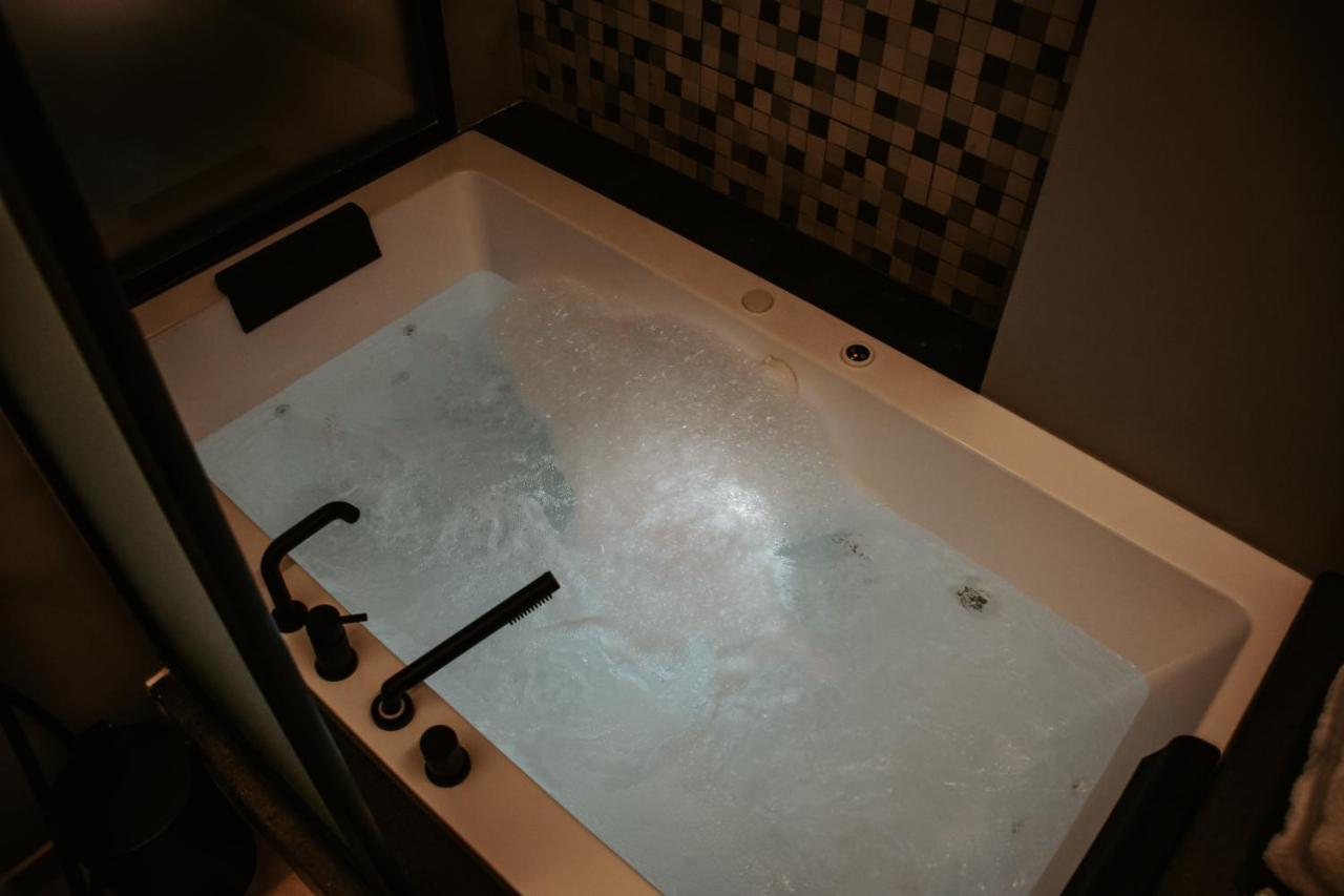 Dislocati Bnb - Jacuzzi Privata - Cucina - Tv60" - Minimal Luxury 马里利亚诺 外观 照片