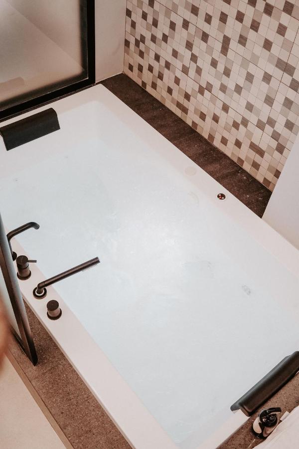 Dislocati Bnb - Jacuzzi Privata - Cucina - Tv60" - Minimal Luxury 马里利亚诺 外观 照片