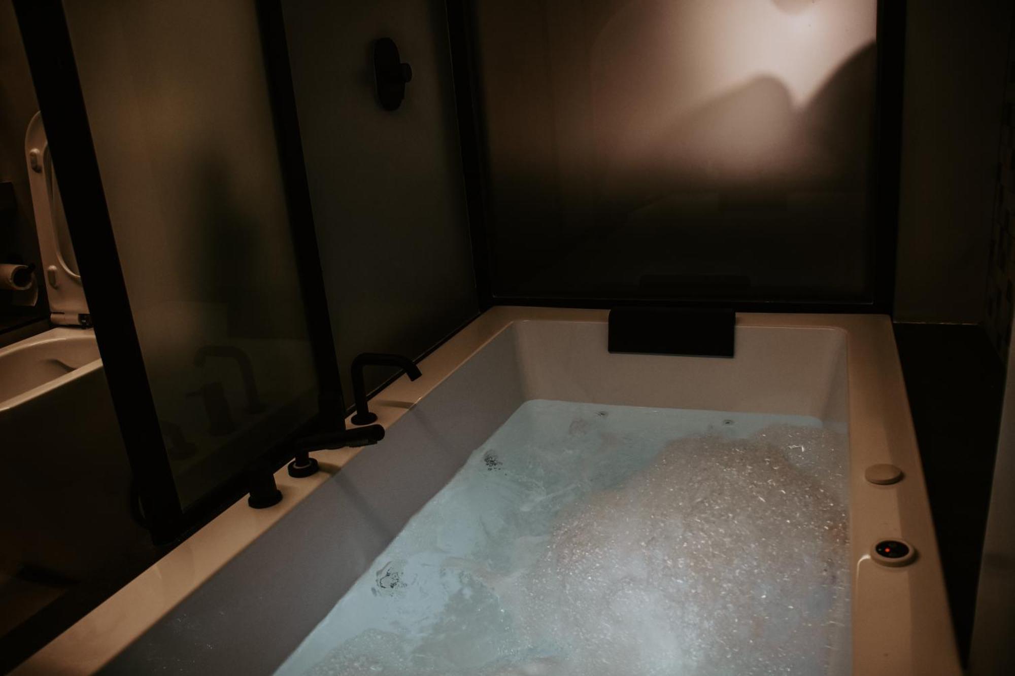 Dislocati Bnb - Jacuzzi Privata - Cucina - Tv60" - Minimal Luxury 马里利亚诺 外观 照片